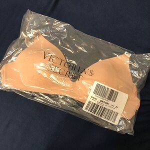 Victoria’s Secret wireless bra light pink 30C